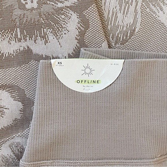 NWT Aerie Offline 7/8 High Rise Seamless Floral Legging, Taupe / Beige, size XS - Picture 6 of 8